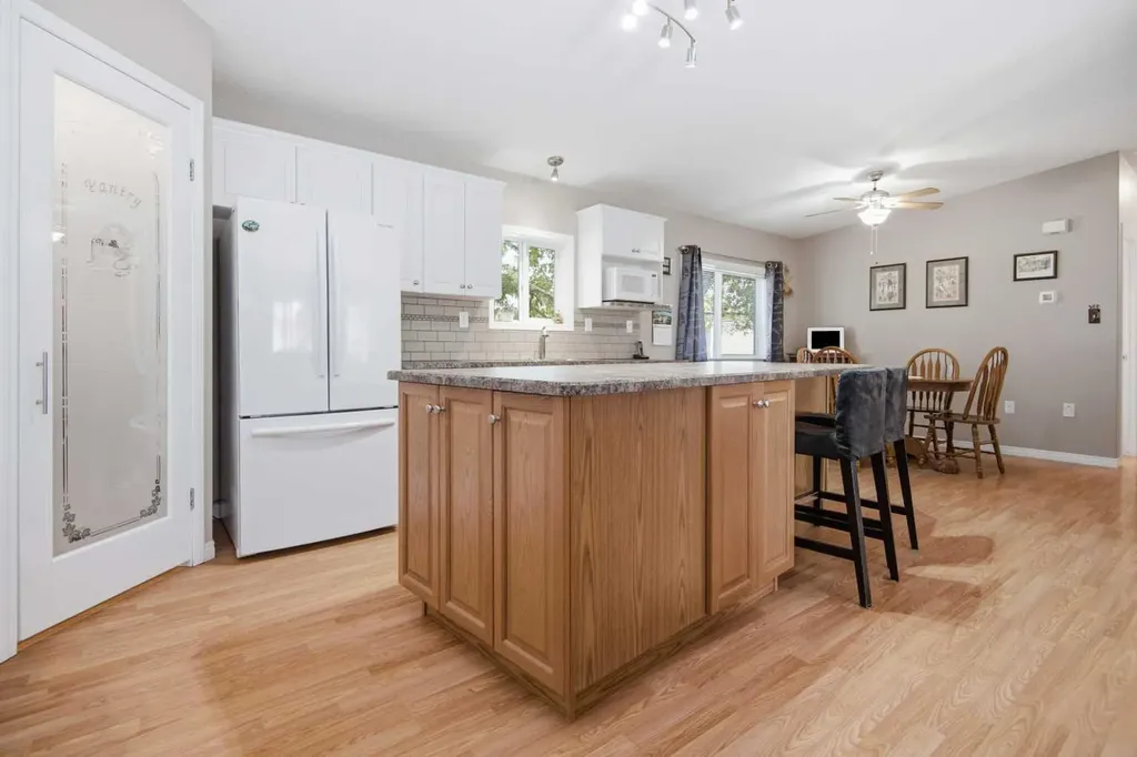 4919 Doncaster Avenue Red Deer AB T4R 2Z8