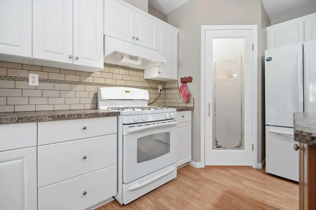 4919 Doncaster Avenue Red Deer AB T4R 2Z8
