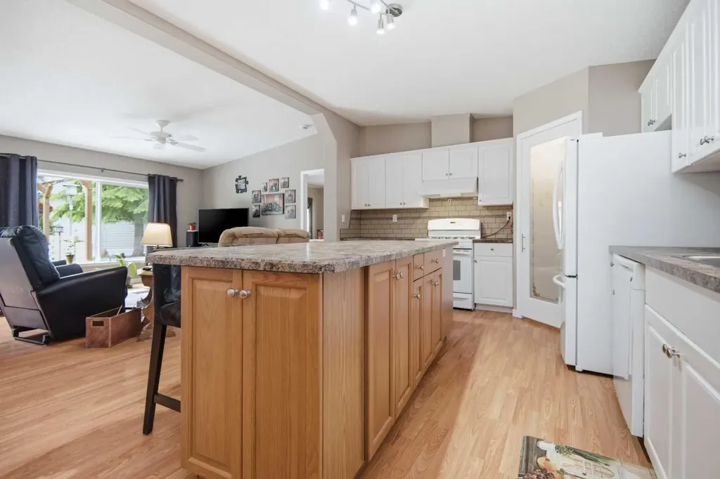 4919 Doncaster Avenue Red Deer AB T4R 2Z8