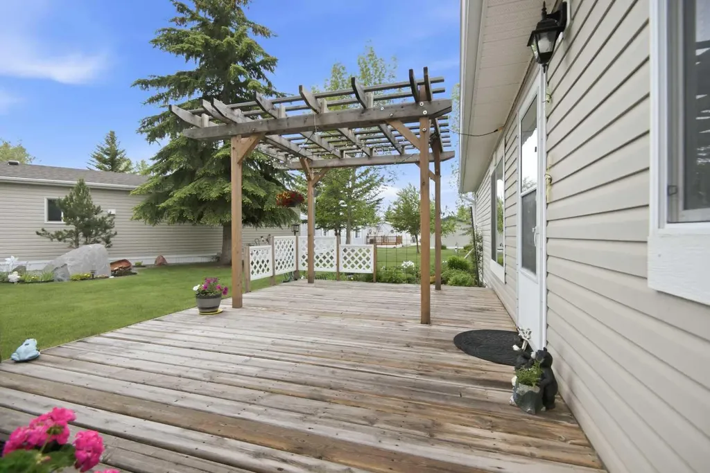 4919 Doncaster Avenue Red Deer AB T4R 2Z8