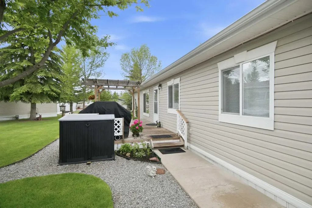 4919 Doncaster Avenue Red Deer AB T4R 2Z8