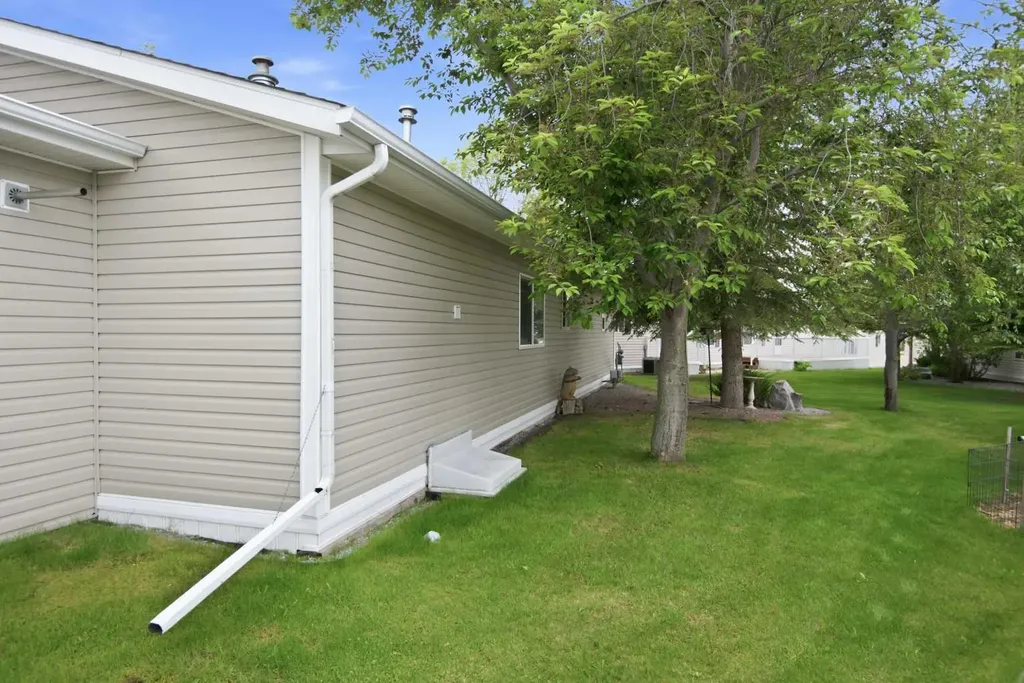 4919 Doncaster Avenue Red Deer AB T4R 2Z8