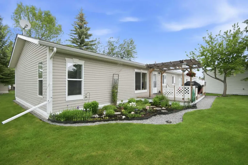 4919 Doncaster Avenue Red Deer AB T4R 2Z8