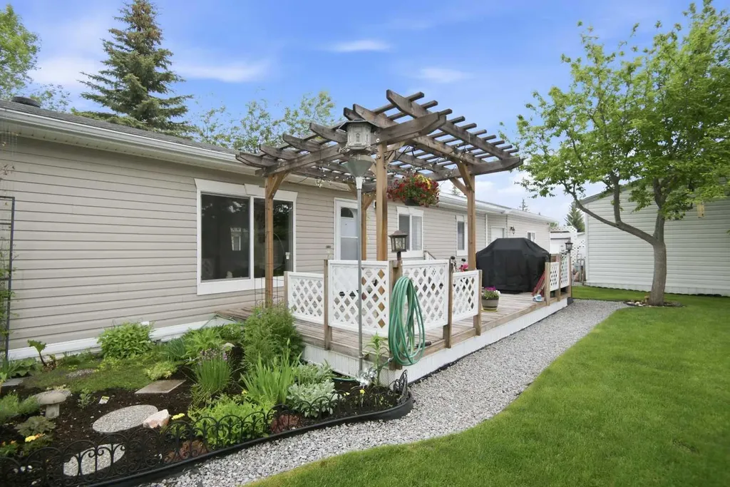 4919 Doncaster Avenue Red Deer AB T4R 2Z8