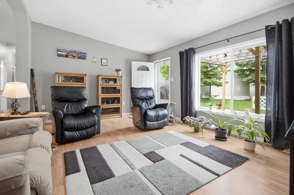4919 Doncaster Avenue Red Deer AB T4R 2Z8