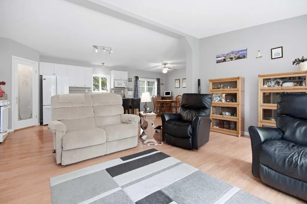 4919 Doncaster Avenue Red Deer AB T4R 2Z8