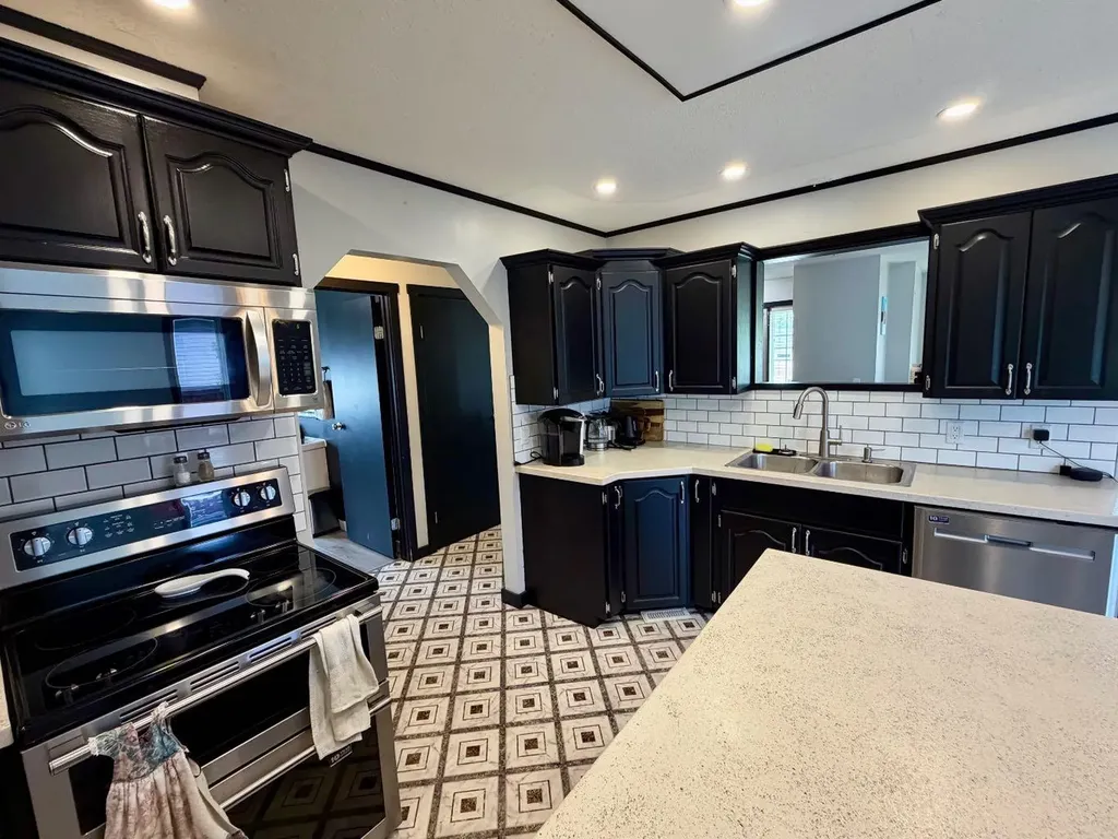 10209 103 Avenue La Crete AB T0H2H0