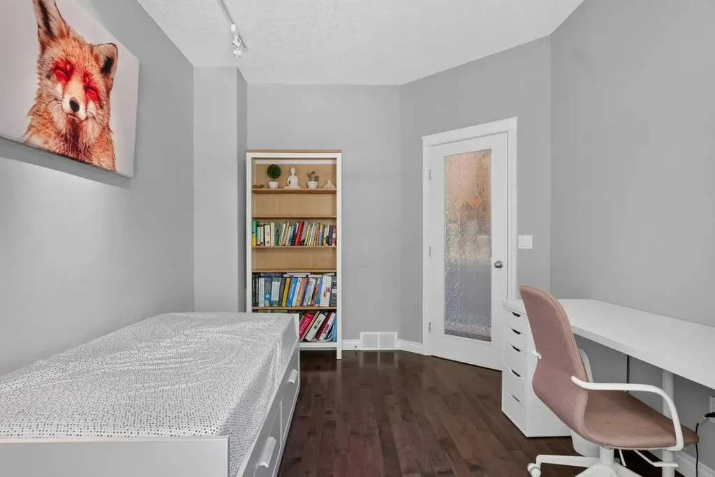 631 51 Avenue SW Calgary AB T2V 0A6