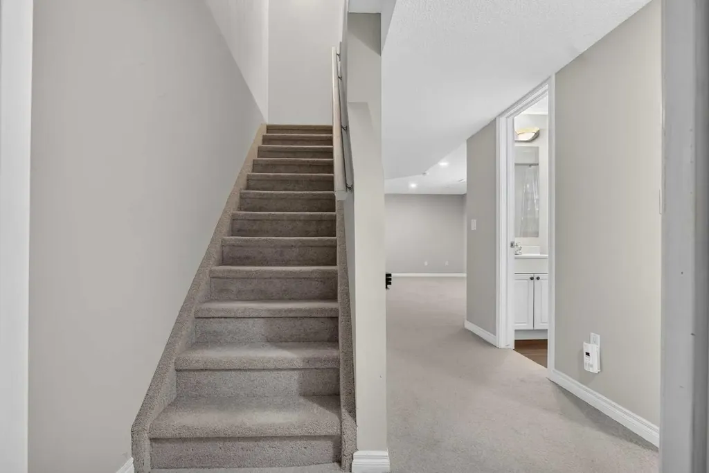 631 51 Avenue SW Calgary AB T2V 0A6
