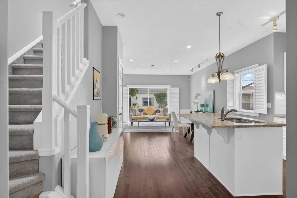 631 51 Avenue SW Calgary AB T2V 0A6