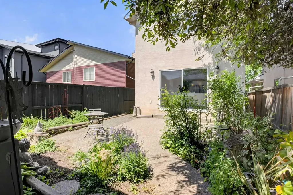 631 51 Avenue SW Calgary AB T2V 0A6