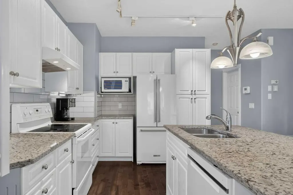 631 51 Avenue SW Calgary AB T2V 0A6