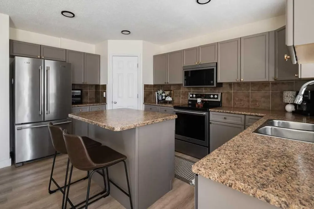 124 Woodpecker Way Fort Mcmurray AB T9K0L4