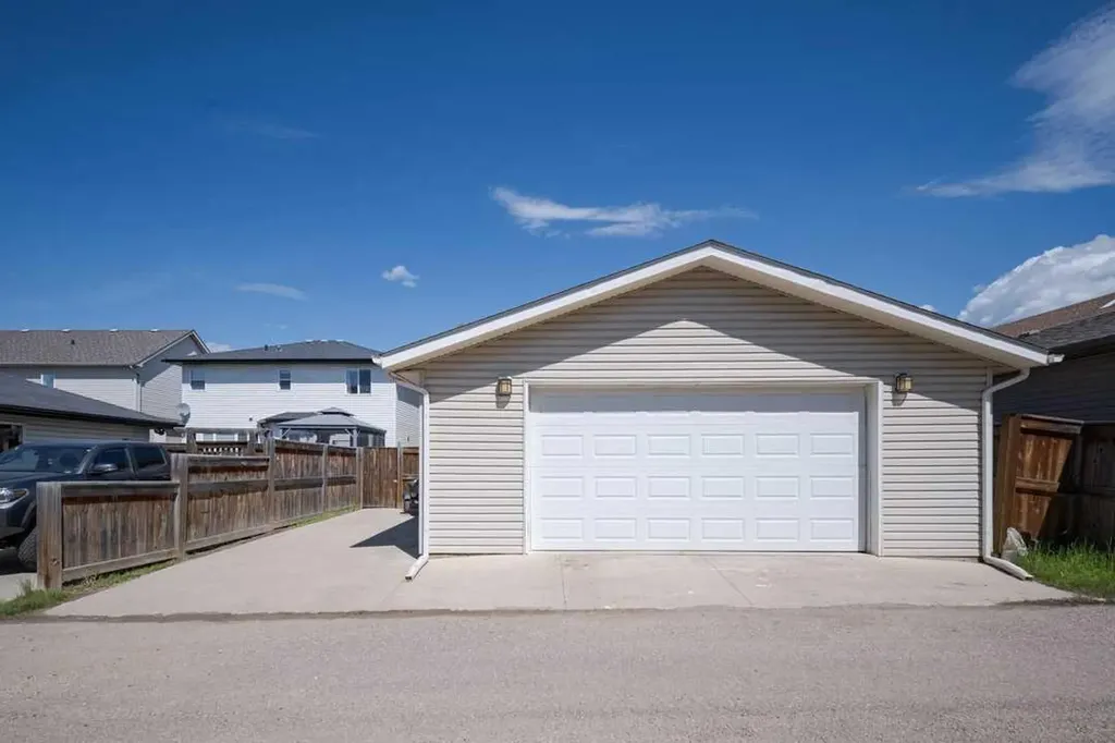 124 Woodpecker Way Fort Mcmurray AB T9K0L4