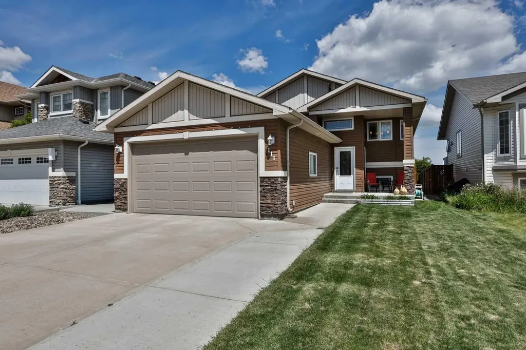 111 Firelight Way W Lethbridge AB T1K 4B2
