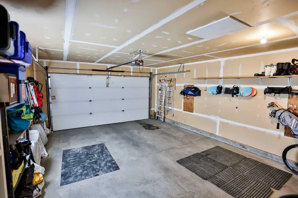 111 Firelight Way W Lethbridge AB T1K 4B2