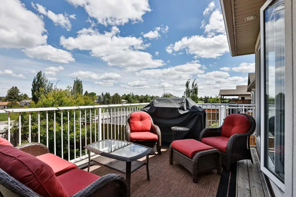 111 Firelight Way W Lethbridge AB T1K 4B2