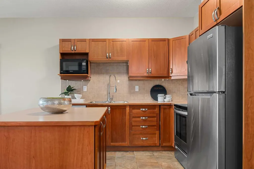 8000 Wentworth Drive SW Calgary AB T3H 5K8