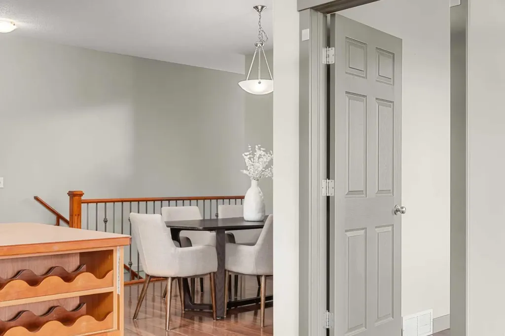 8000 Wentworth Drive SW Calgary AB T3H 5K8