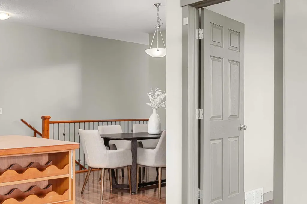8000 Wentworth Drive SW Calgary AB T3H 5K8
