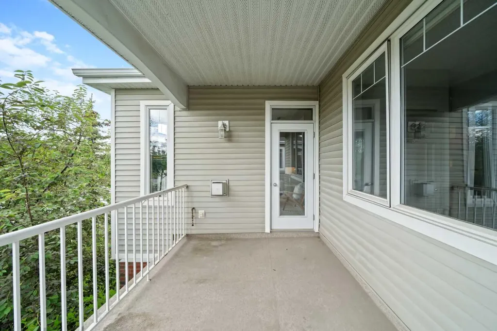8000 Wentworth Drive SW Calgary AB T3H 5K8