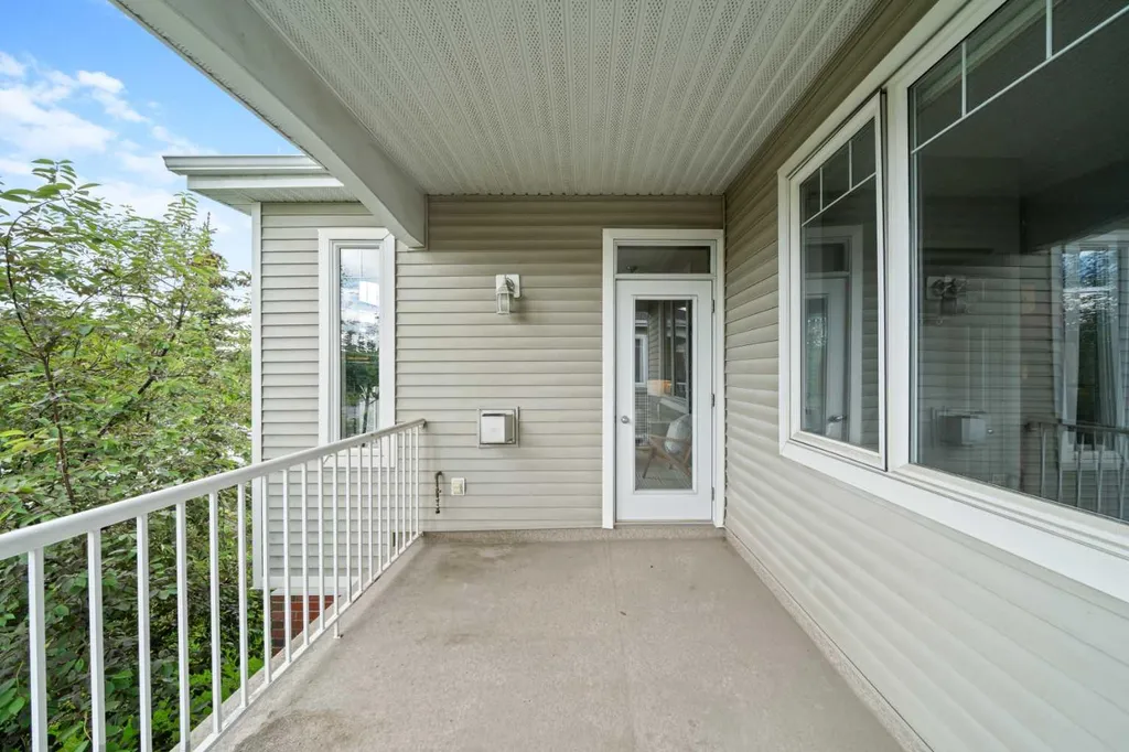 8000 Wentworth Drive SW Calgary AB T3H 5K8