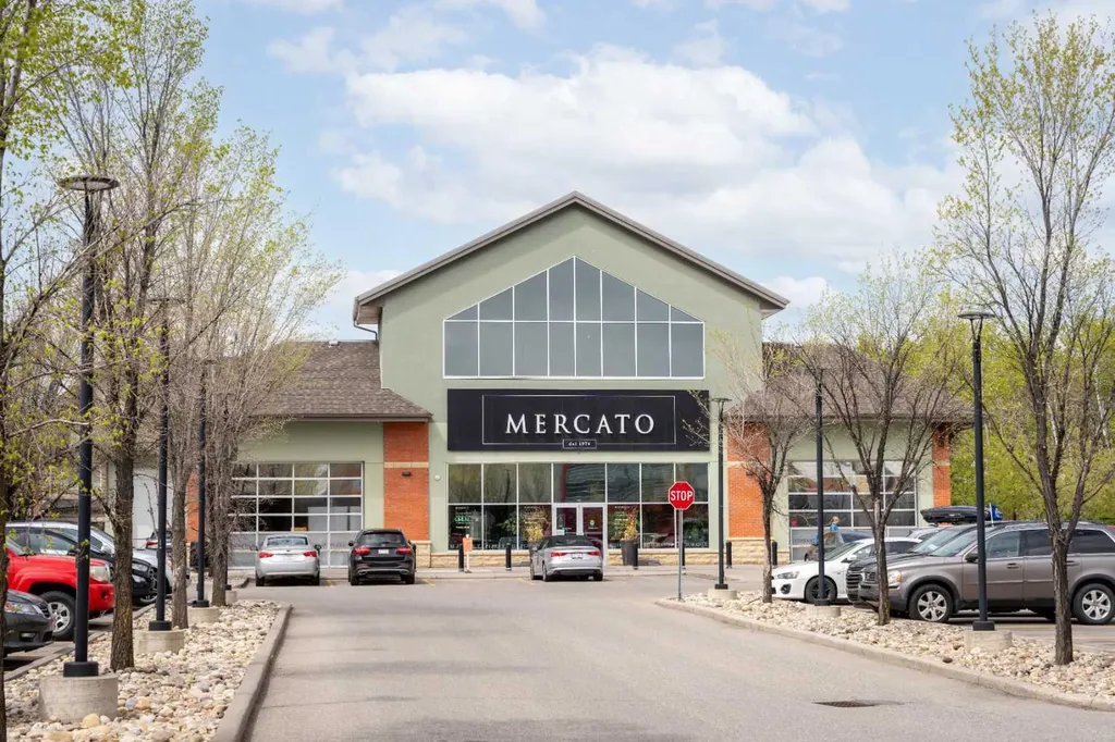 8000 Wentworth Drive SW Calgary AB T3H 5K8
