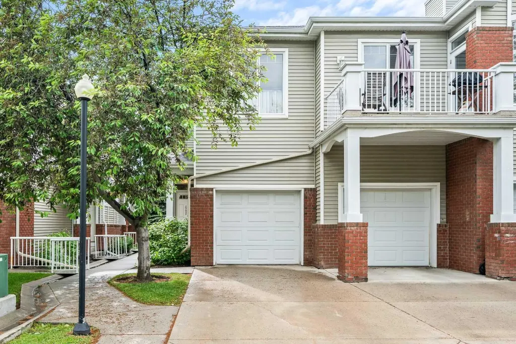8000 Wentworth Drive SW Calgary AB T3H 5K8