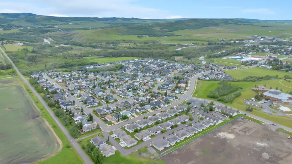 137 Ridgestone Lane Diamond Valley AB t0l0h0
