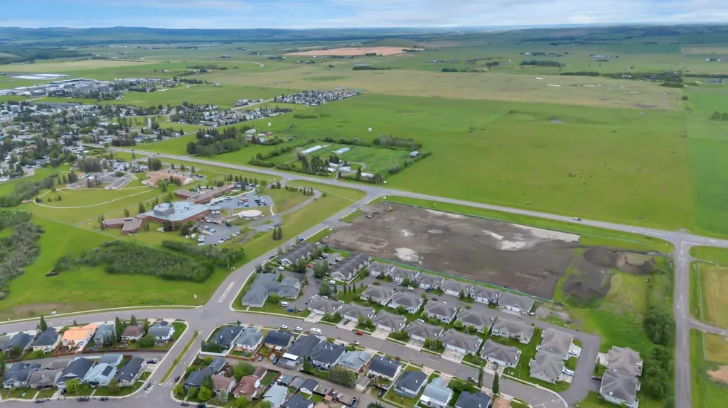 137 Ridgestone Lane Diamond Valley AB t0l0h0