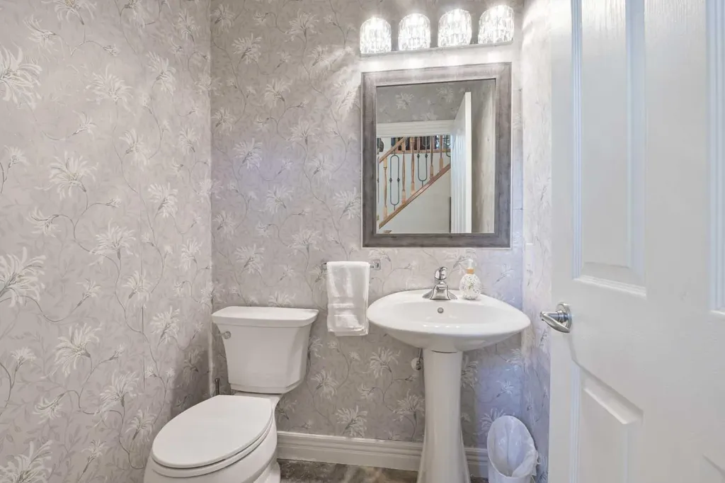 136 Strathlea Place SW Calgary AB T3H 4T6