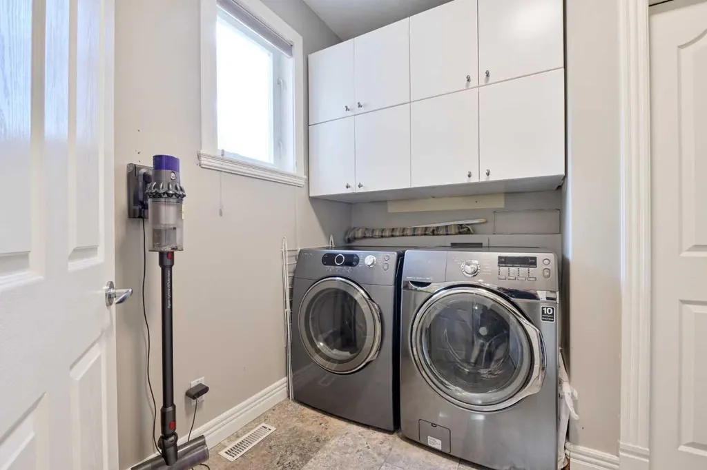 136 Strathlea Place SW Calgary AB T3H 4T6