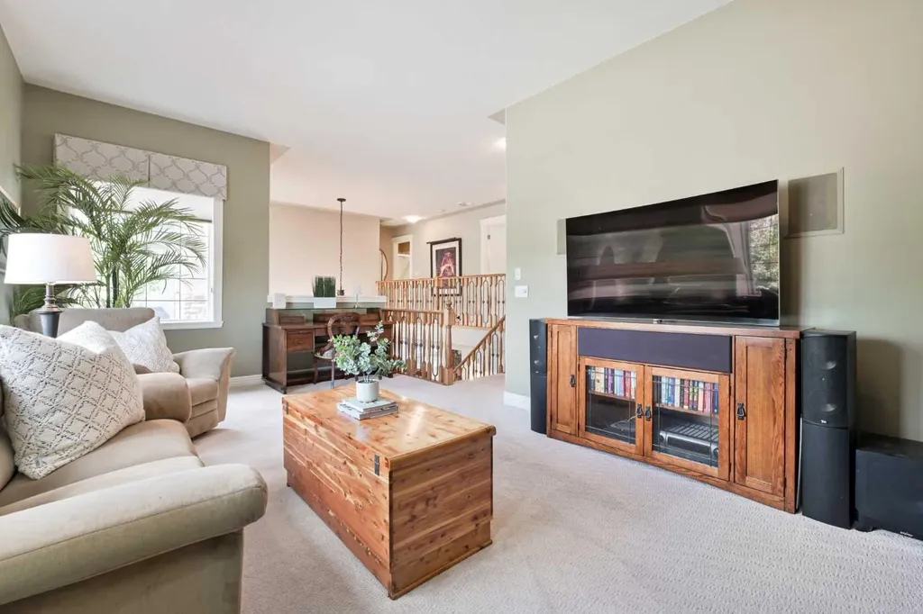 136 Strathlea Place SW Calgary AB T3H 4T6