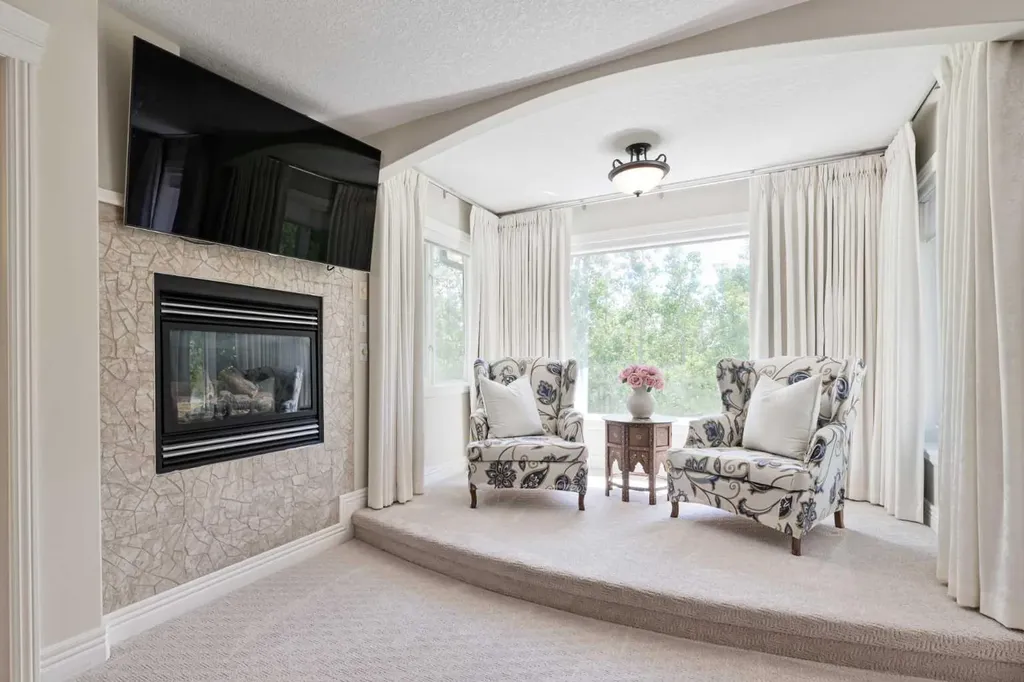 136 Strathlea Place SW Calgary AB T3H 4T6