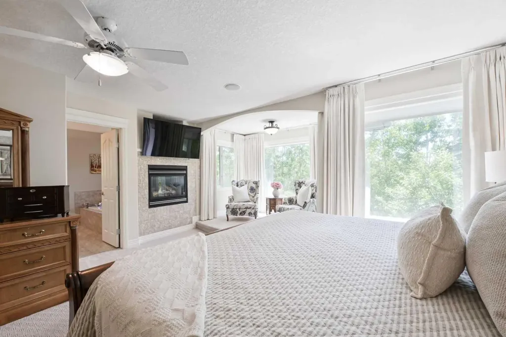 136 Strathlea Place SW Calgary AB T3H 4T6