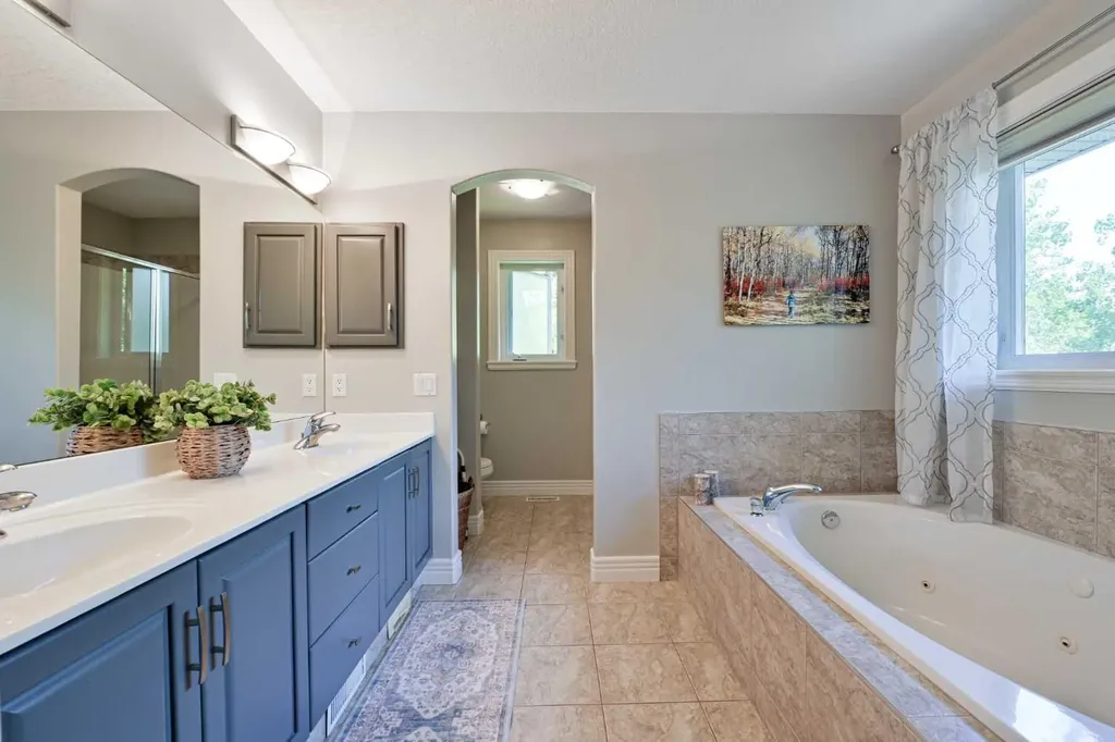 136 Strathlea Place SW Calgary AB T3H 4T6