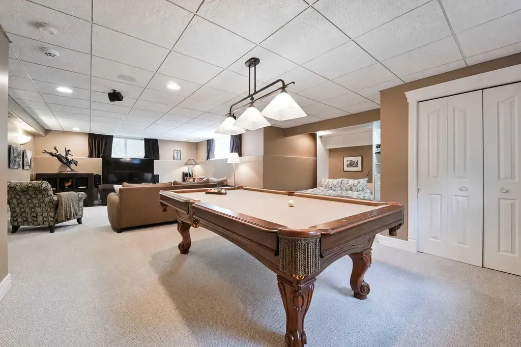 136 Strathlea Place SW Calgary AB T3H 4T6
