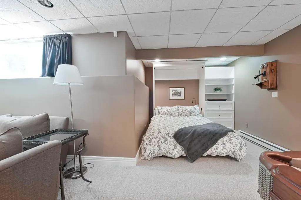 136 Strathlea Place SW Calgary AB T3H 4T6