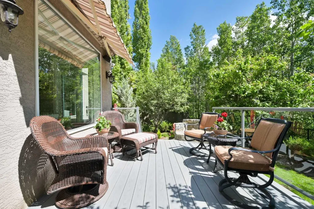 136 Strathlea Place SW Calgary AB T3H 4T6