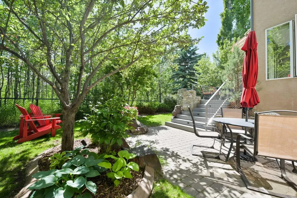 136 Strathlea Place SW Calgary AB T3H 4T6