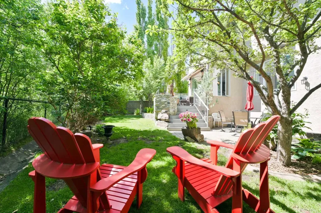136 Strathlea Place SW Calgary AB T3H 4T6