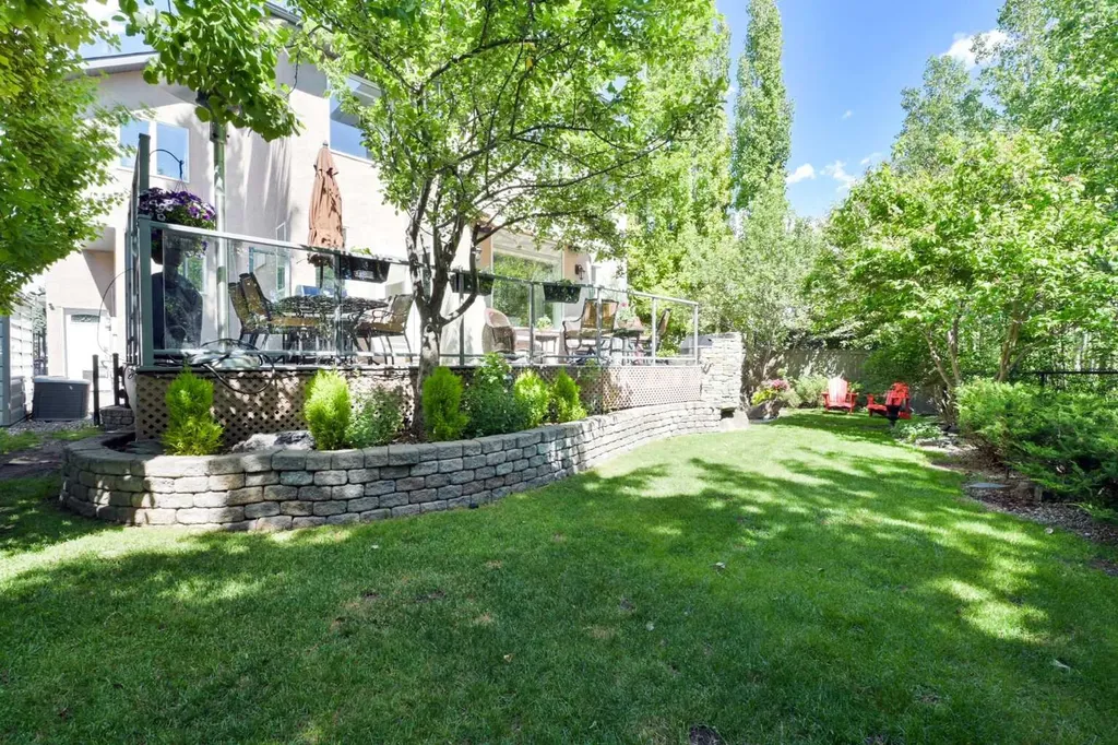 136 Strathlea Place SW Calgary AB T3H 4T6