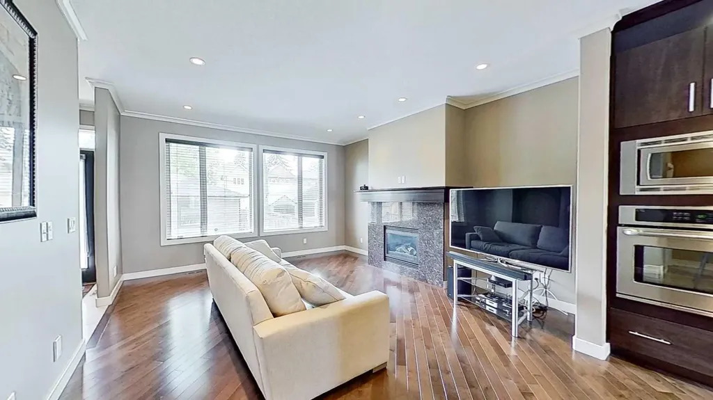 249 18 Avenue NE Calgary AB T2E1N3