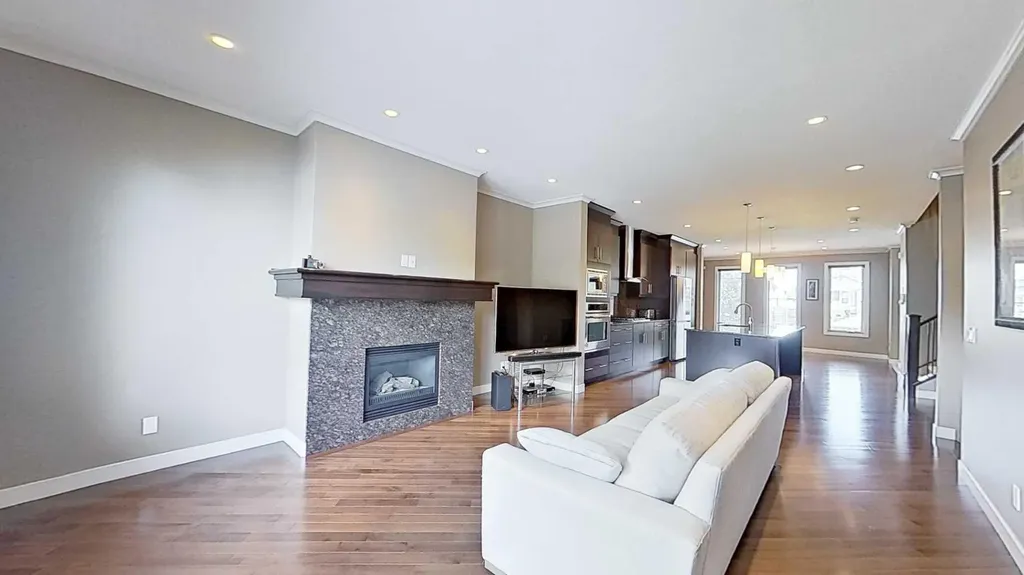 249 18 Avenue NE Calgary AB T2E1N3