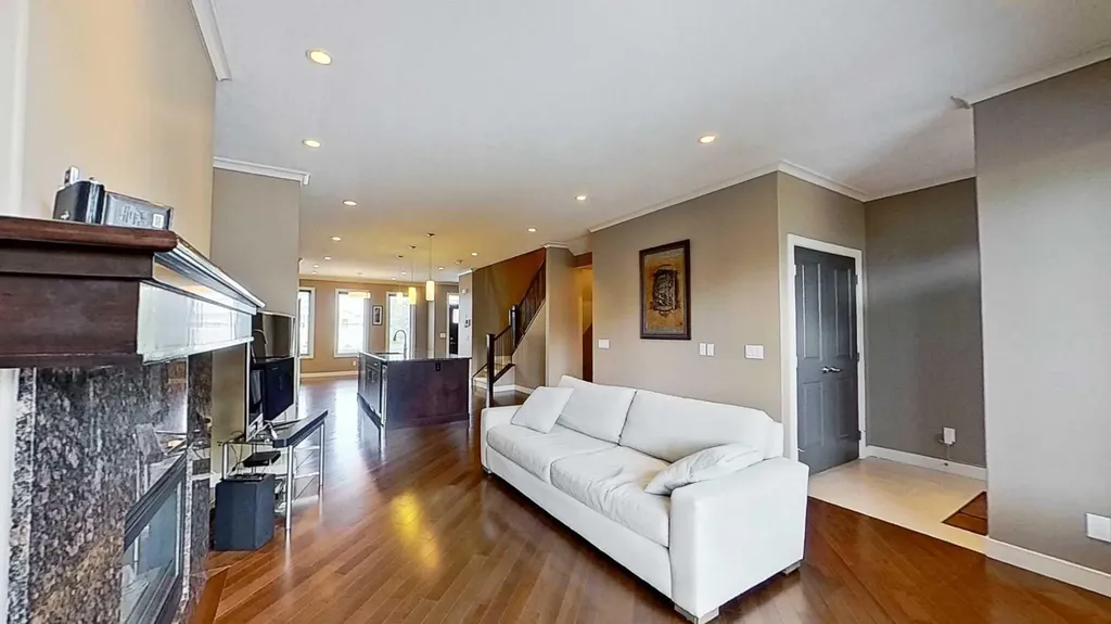 249 18 Avenue NE Calgary AB T2E1N3