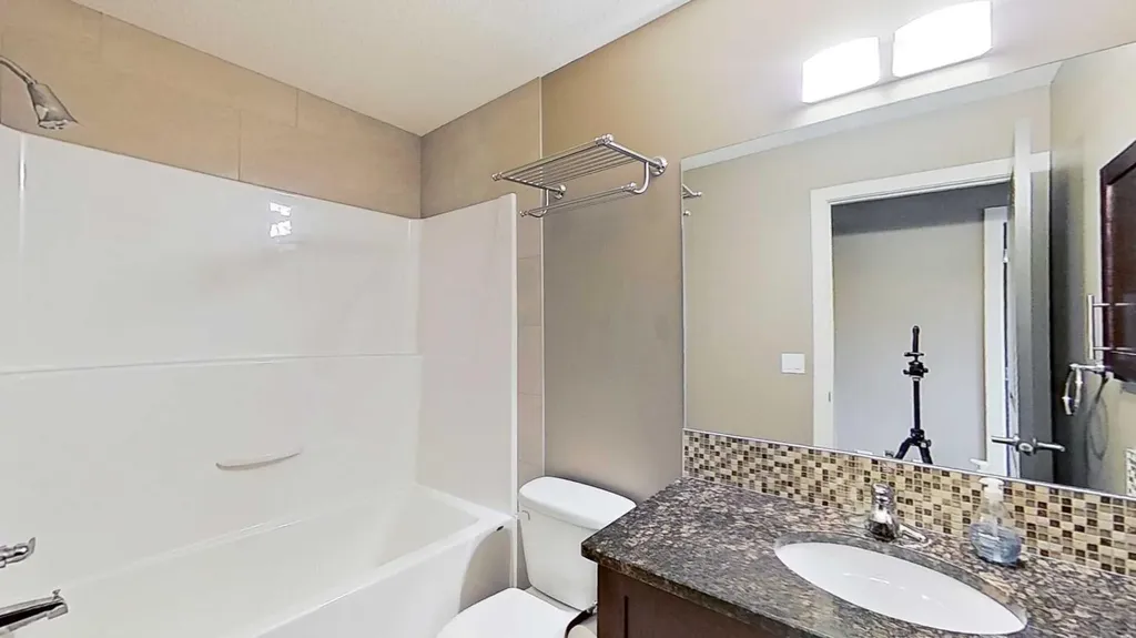 249 18 Avenue NE Calgary AB T2E1N3