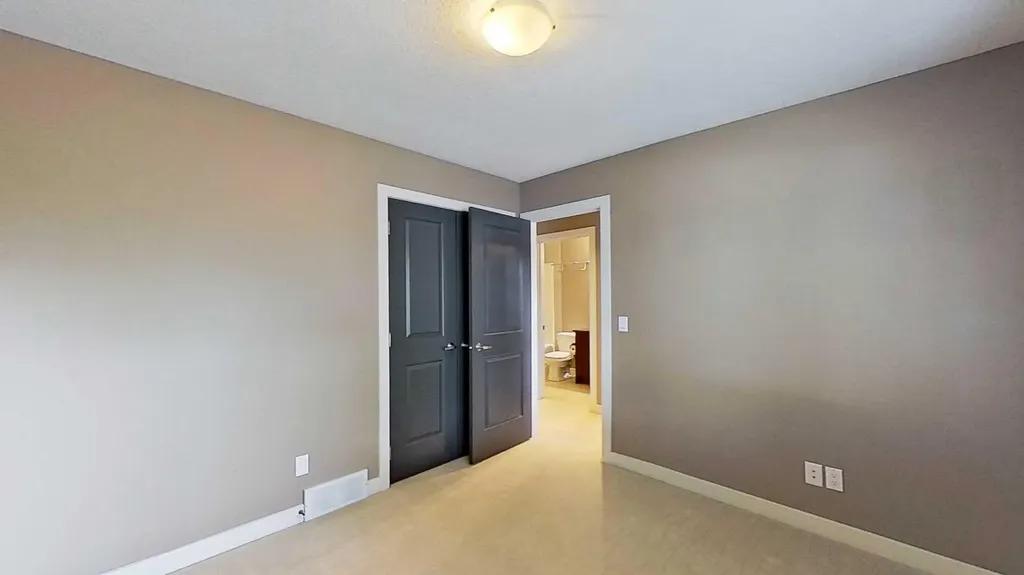 249 18 Avenue NE Calgary AB T2E1N3