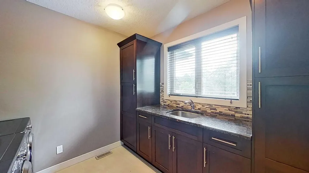249 18 Avenue NE Calgary AB T2E1N3