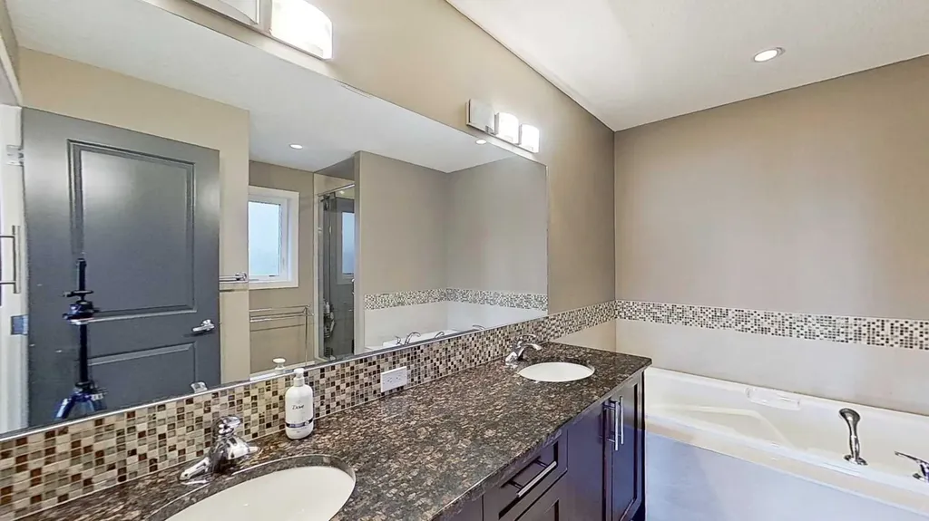 249 18 Avenue NE Calgary AB T2E1N3