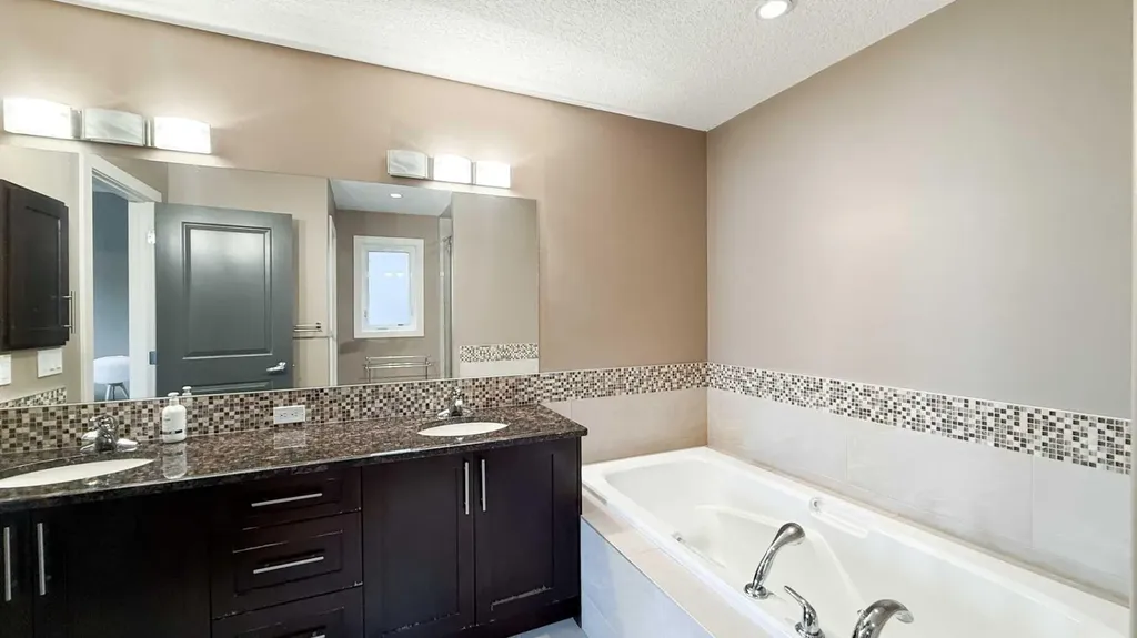 249 18 Avenue NE Calgary AB T2E1N3